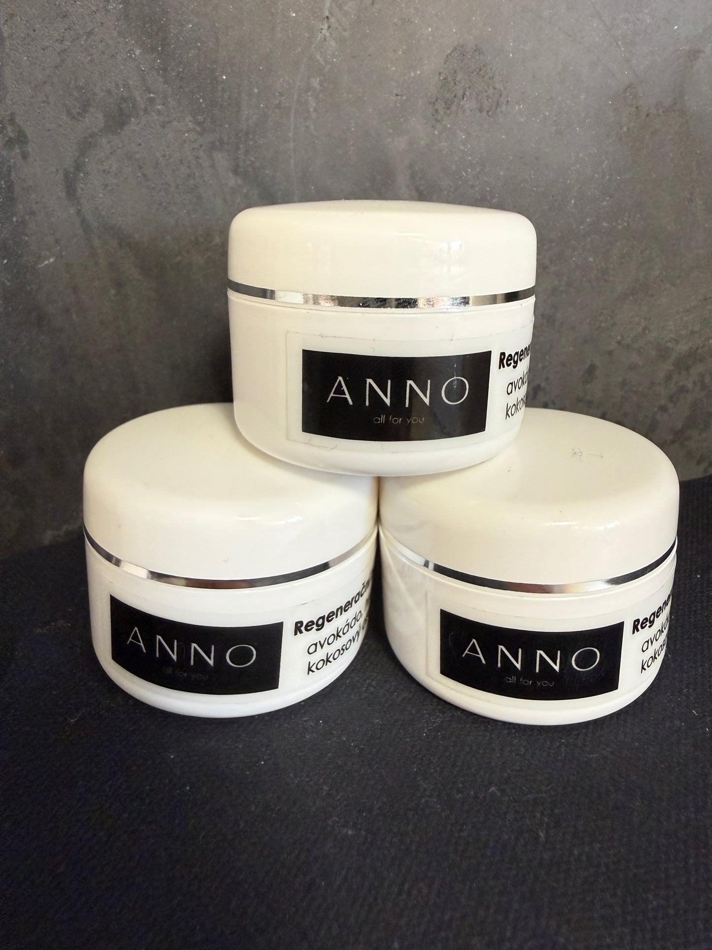Regenerační balzám na rty salónu ANNO